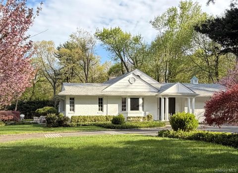 Photo of 14 Ormond Park Road, Glen Head, NY 11545 (MLS # 989507)