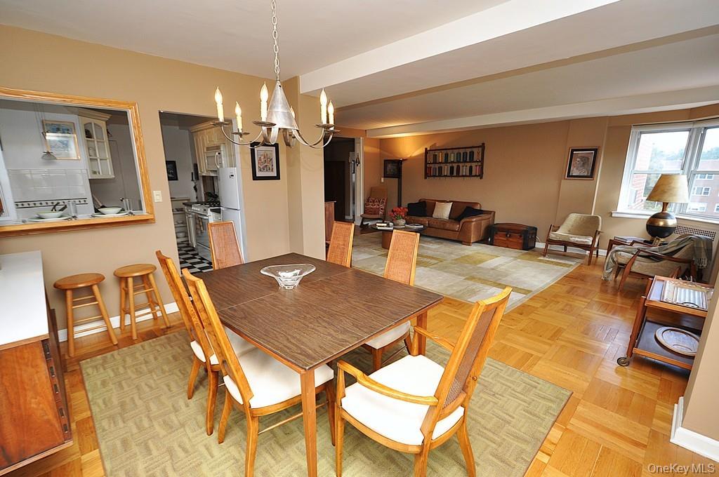 Scarsdale, New York 10583, United States, 2 Bedrooms Bedrooms, ,2 BathroomsBathrooms,Residential,Active,228089