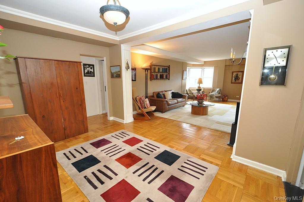 Scarsdale, New York 10583, United States, 2 Bedrooms Bedrooms, ,2 BathroomsBathrooms,Residential,Active,228089
