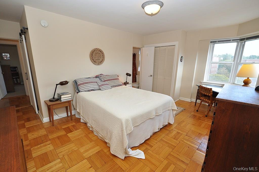 Scarsdale, New York 10583, United States, 2 Bedrooms Bedrooms, ,2 BathroomsBathrooms,Residential,Active,228089