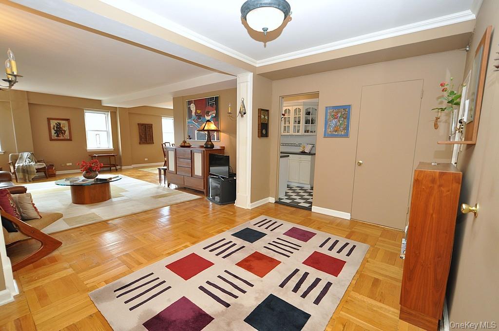 Scarsdale, New York 10583, United States, 2 Bedrooms Bedrooms, ,2 BathroomsBathrooms,Residential,Active,228089