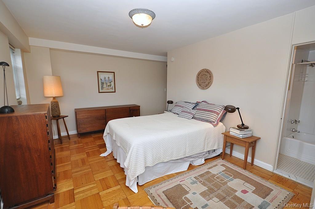 Scarsdale, New York 10583, United States, 2 Bedrooms Bedrooms, ,2 BathroomsBathrooms,Residential,Active,228089