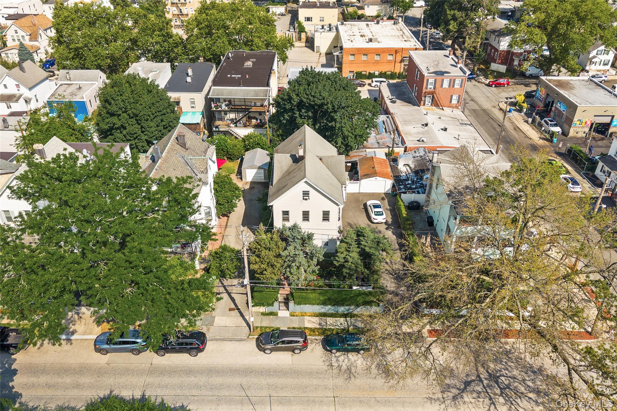 407 N Macquesten Parkway