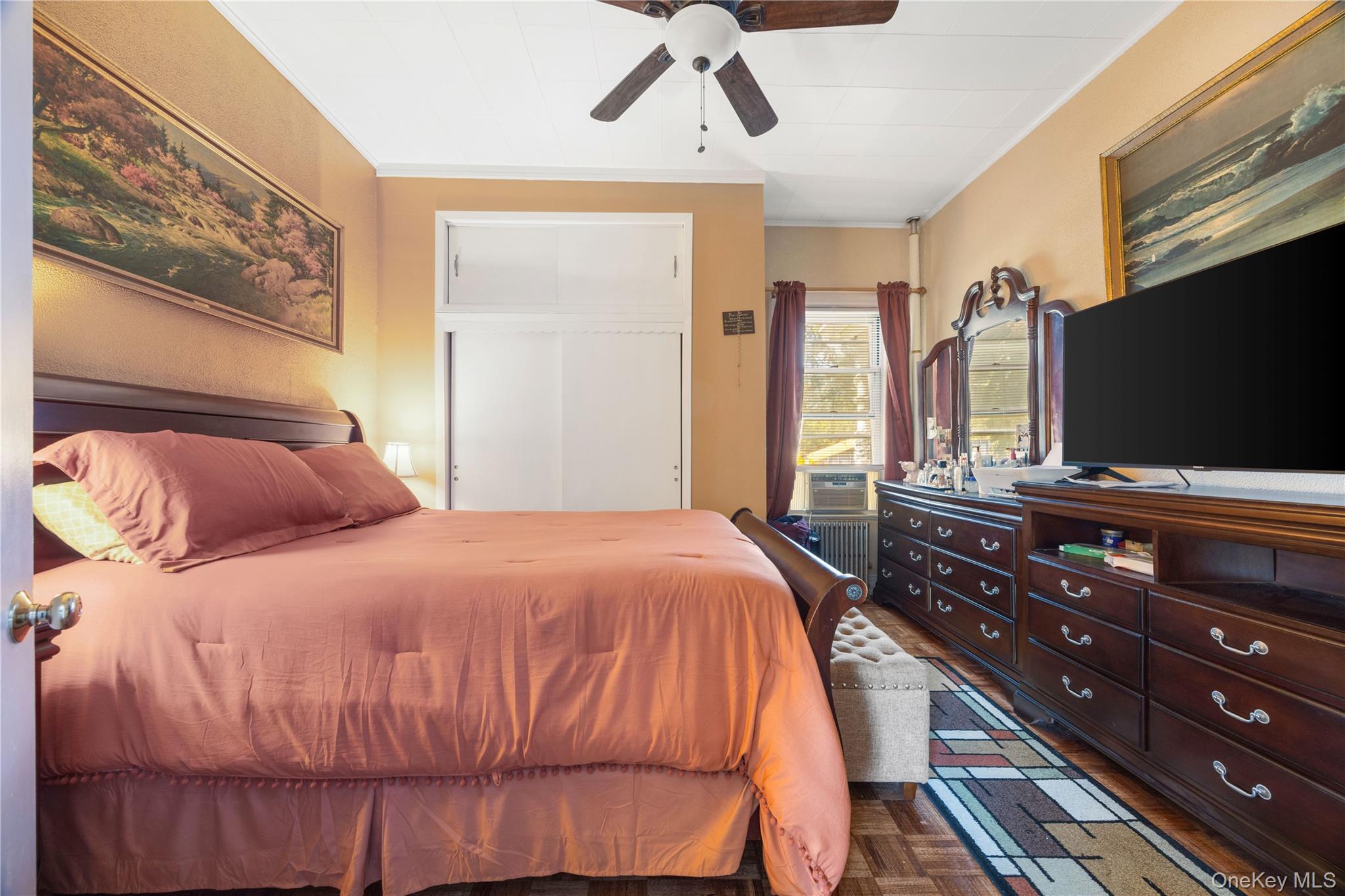 407 N Macquesten Parkway