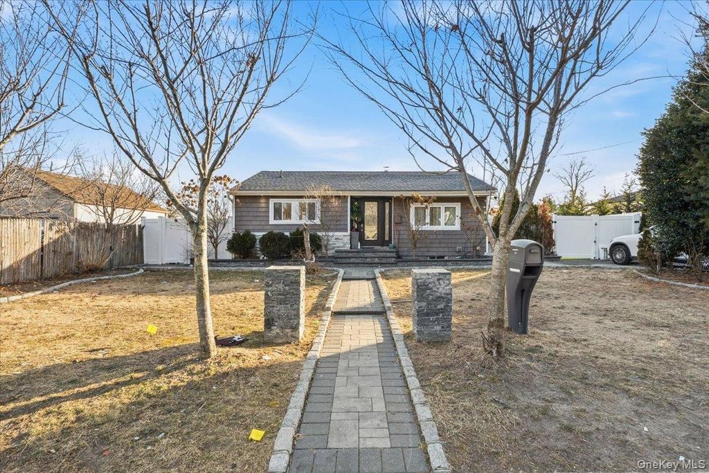 Photo of 28 Hemlock Street, Central Islip, NY 11722 (MLS # 958818)