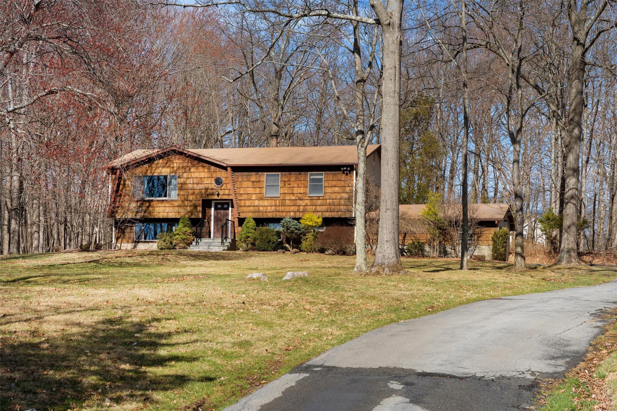 21 Janice Drive, Highland Mills, New York image 1