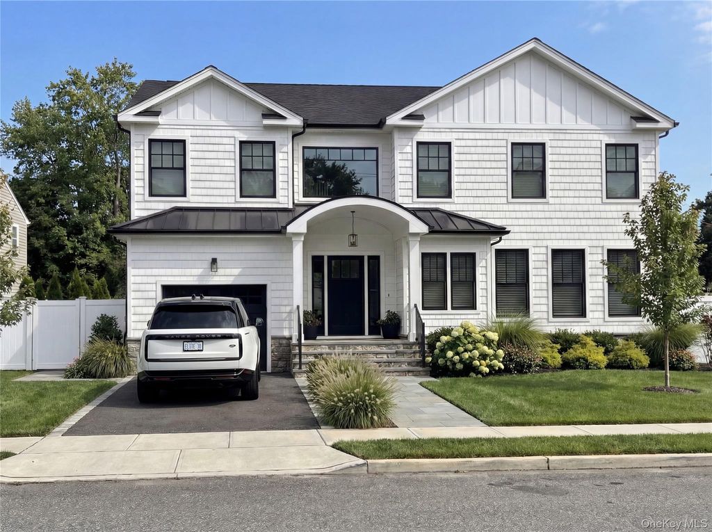 Photo of 134 Colony Lane, Syosset, NY 11791 (MLS # 978001)