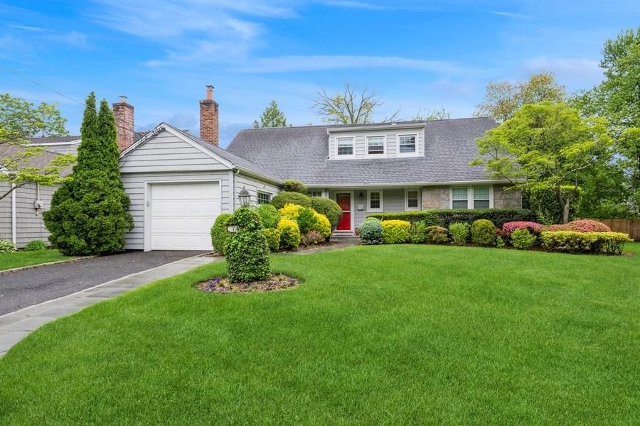 14 Hazel Place, Woodmere, New York image 1