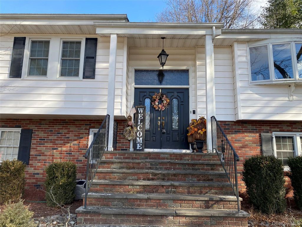 Photo of 1 Parkview Drive, Middletown, NY 10940 (MLS # 1003482)