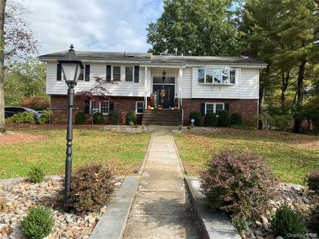 Photo of 1 Parkview Drive, Middletown, NY 10940 (MLS # 1003482)