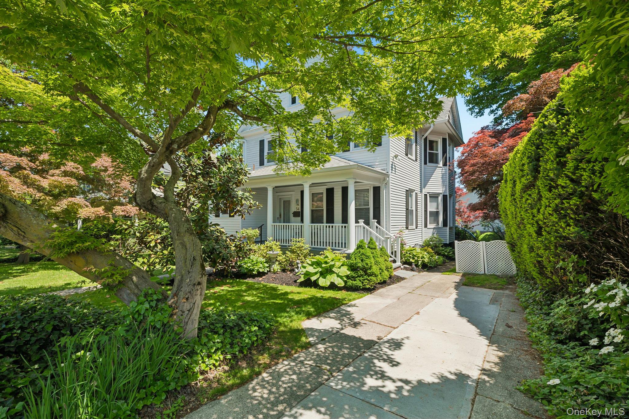 54 W Neck Road