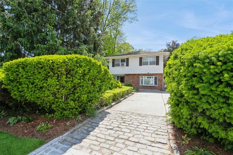 22 Landscape Drive Wheatley Heights NY 11798
