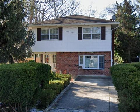 22 Landscape Drive Wheatley Heights NY 11798