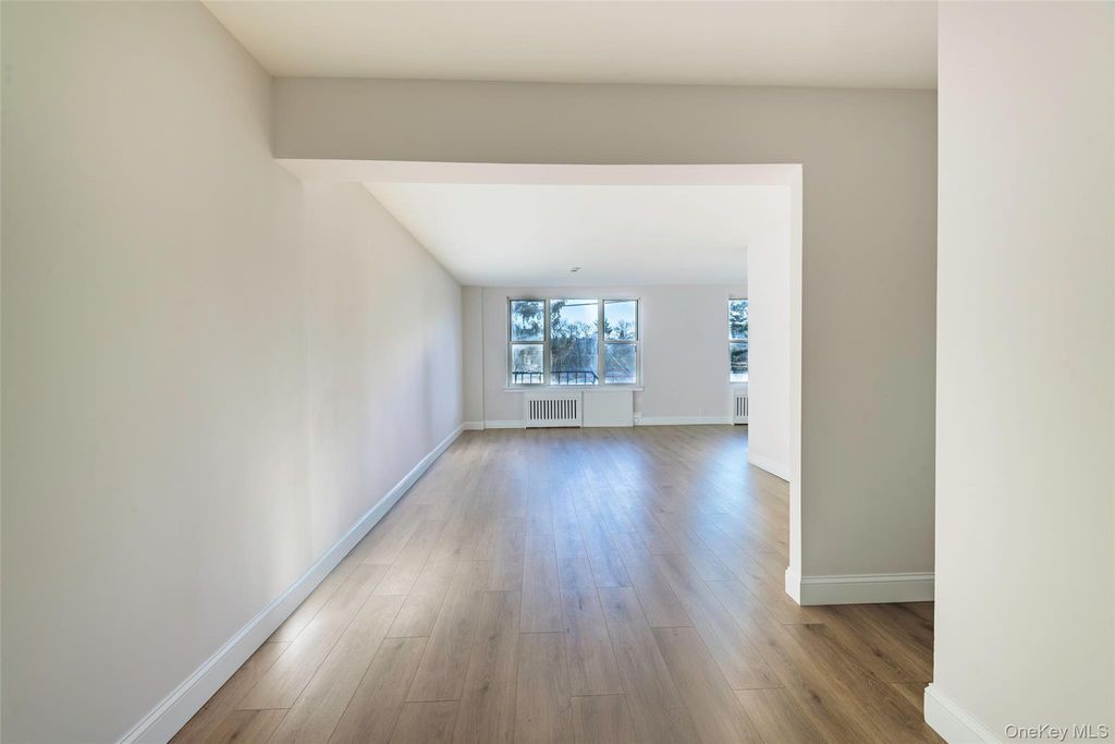 Photo of 125 Bronx River Road #2E, Yonkers, NY 10704 (MLS # 947049)