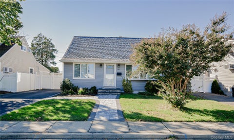 Photo of 60 Vincent Road, Hicksville, NY 11801 (MLS # 1066112)