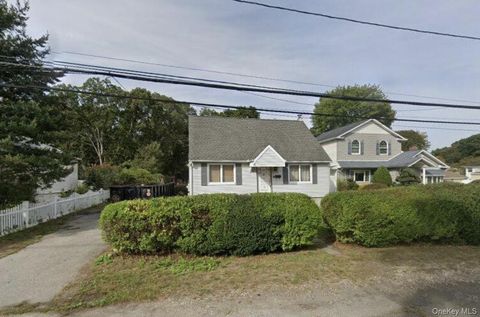 7 E Lakeland Street Bay Shore NY 11706