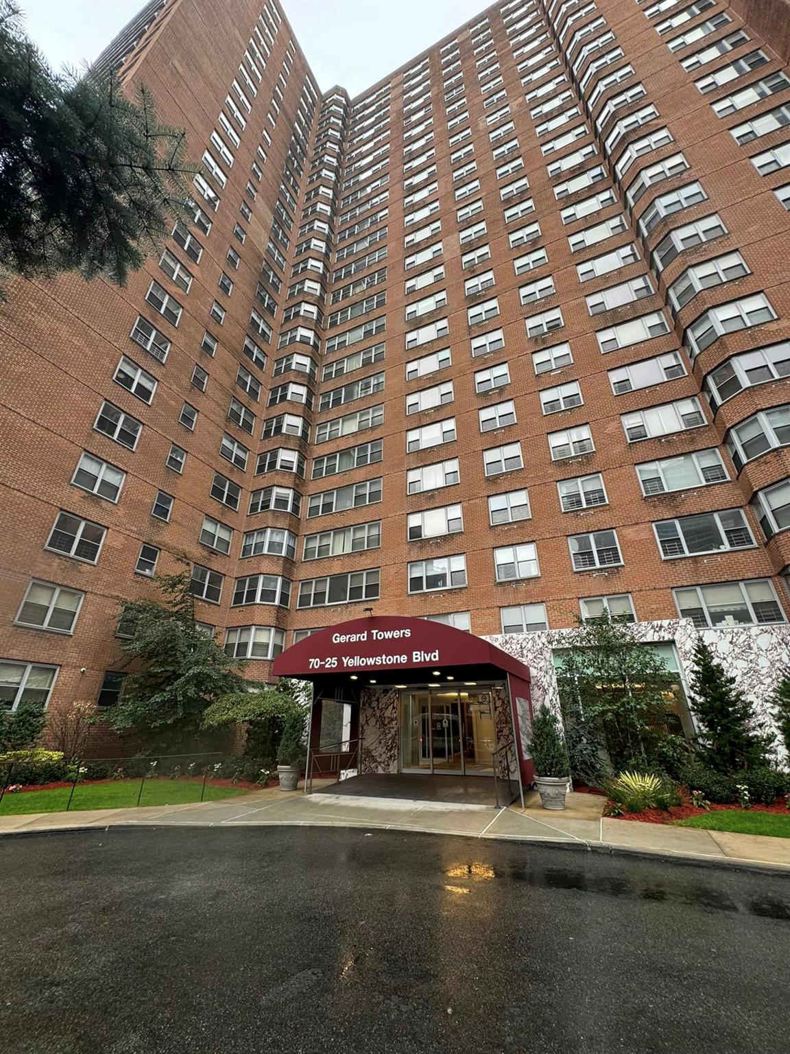 Yellowstone Blvd Blvd 1 Y, Forest Hills, Queens, NY - 1 Bedrooms  
1 Bathrooms  
5 Rooms - 