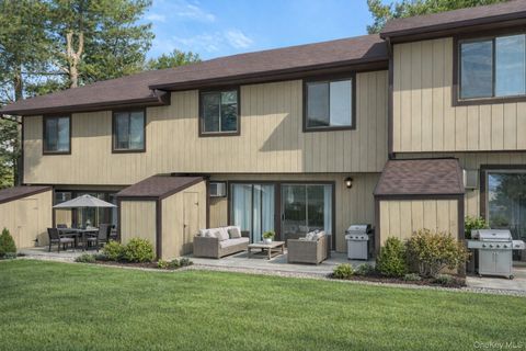 Photo of 1006 Chelsea Cove S, Hopewell Junction, NY 12533 (MLS # 966763)