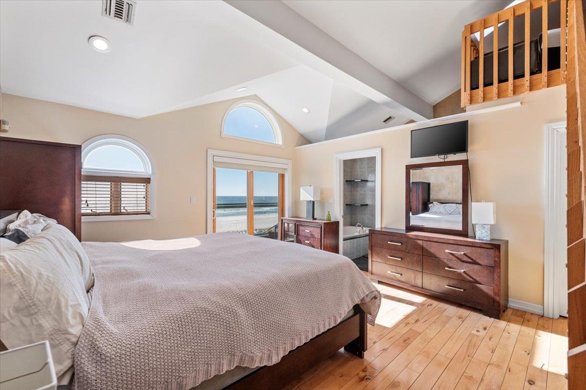 Long Beach, New York 11561, United States, 3 Bedrooms Bedrooms, ,4 BathroomsBathrooms,Residential,Active,12313