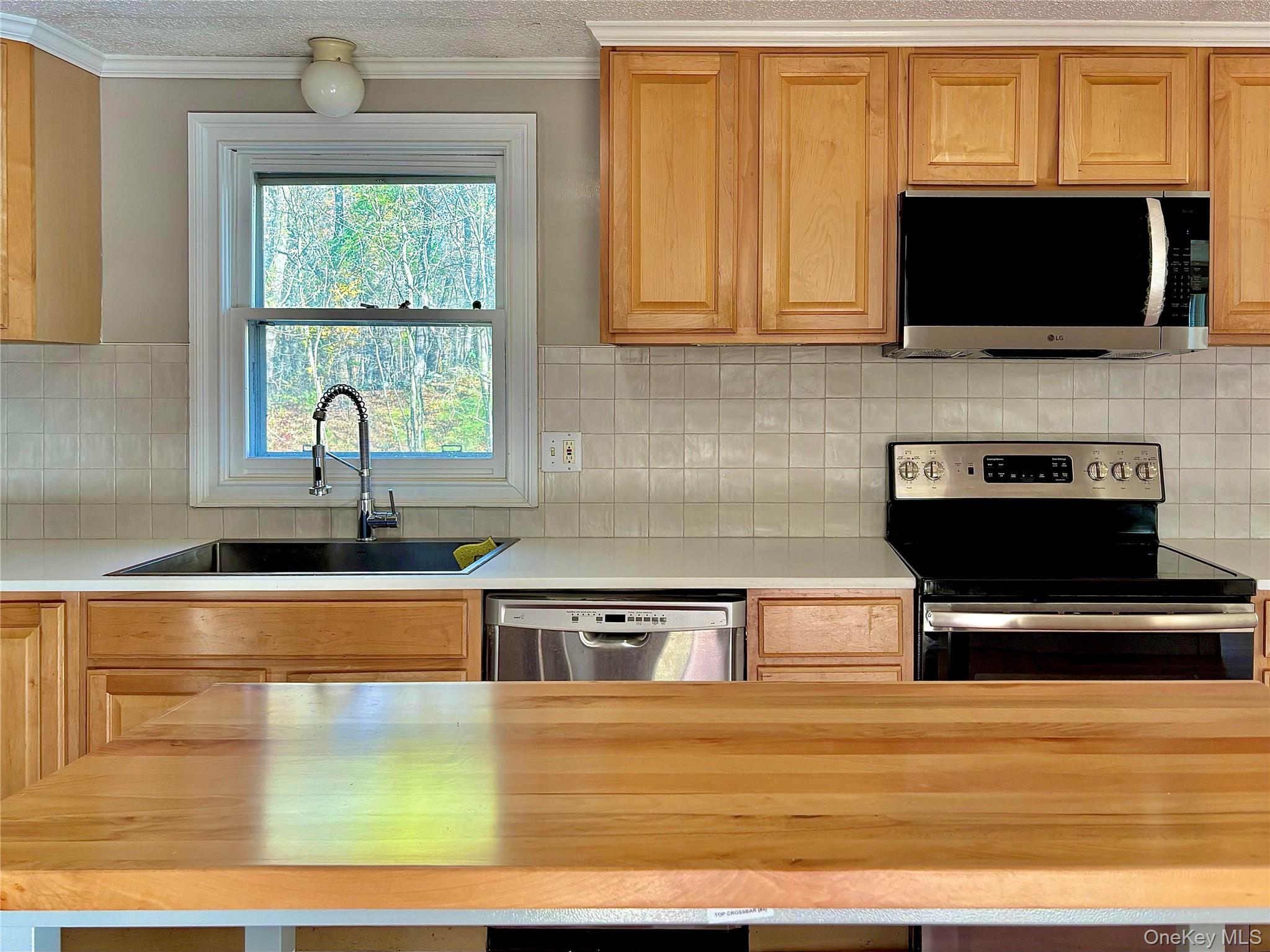 Rhinebeck, New York 12572, United States, 3 Bedrooms Bedrooms, ,2 BathroomsBathrooms,Residential,Active,242982