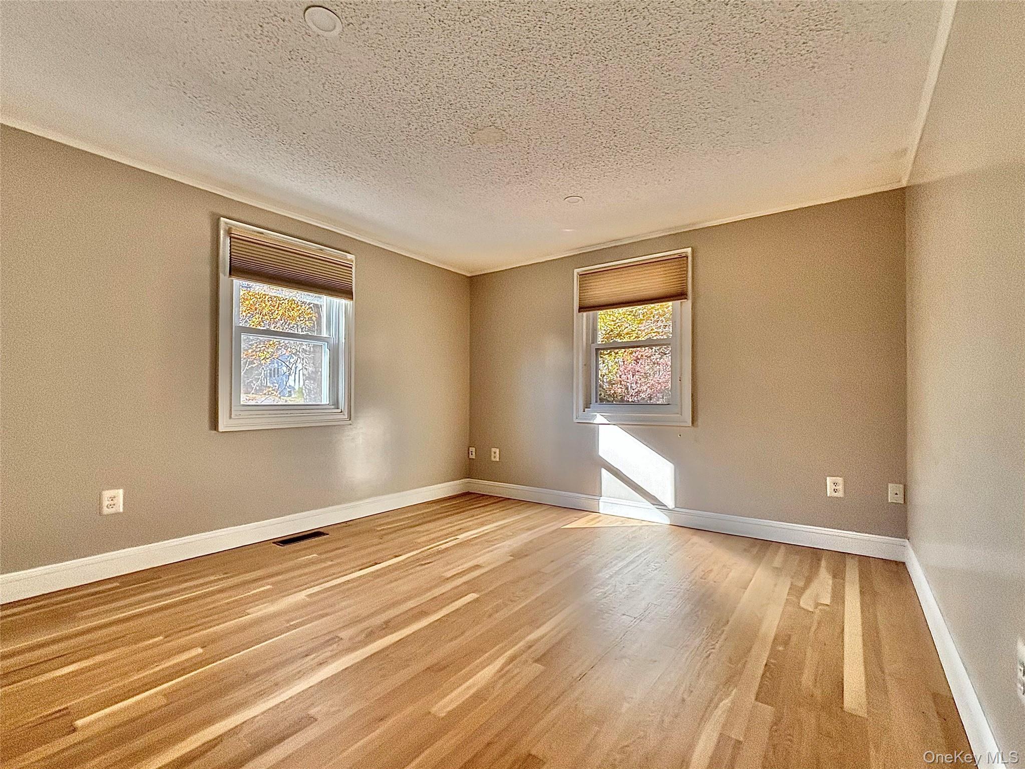 Rhinebeck, New York 12572, United States, 3 Bedrooms Bedrooms, ,2 BathroomsBathrooms,Residential,Active,242982