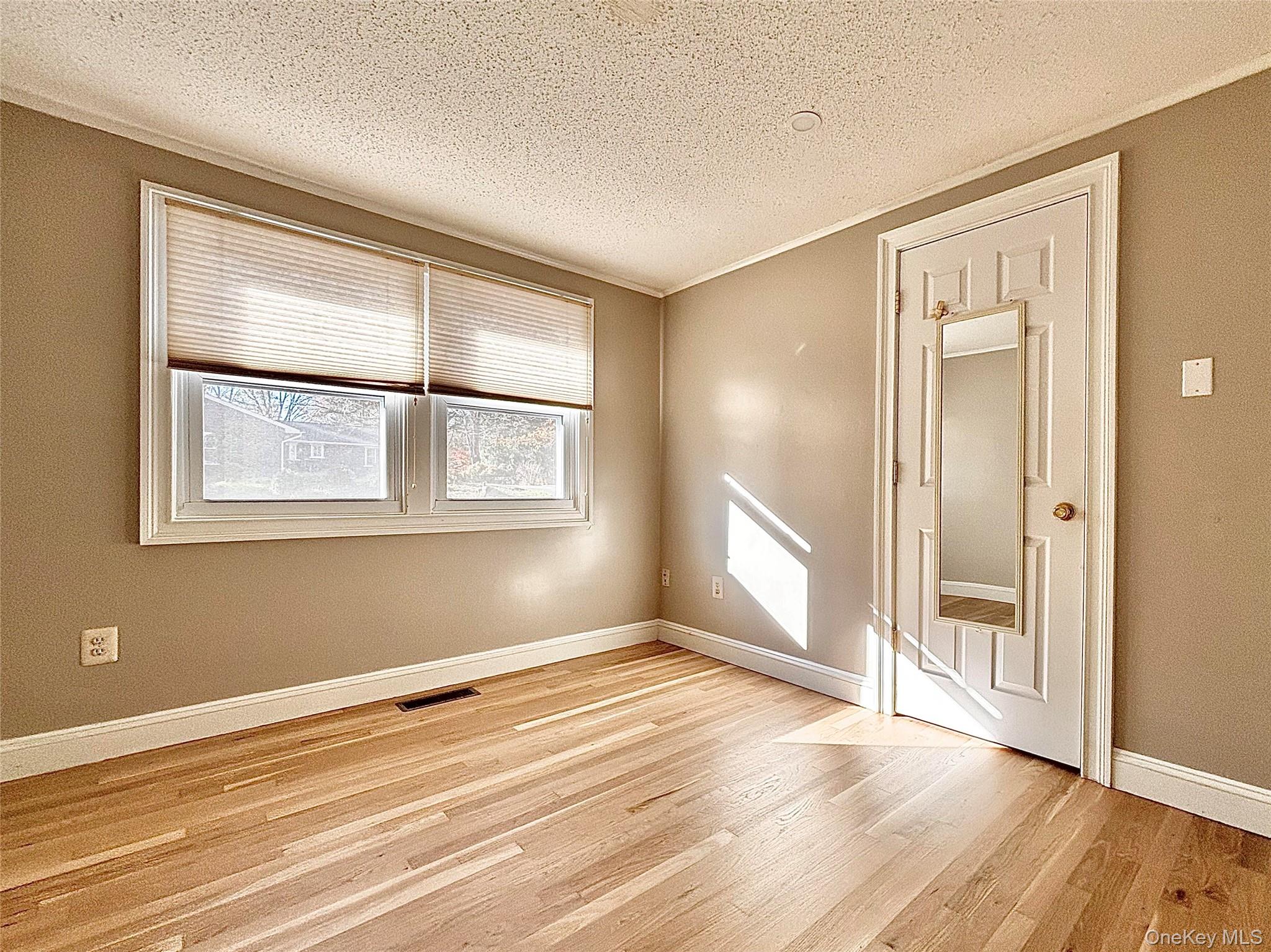 Rhinebeck, New York 12572, United States, 3 Bedrooms Bedrooms, ,2 BathroomsBathrooms,Residential,Active,242982