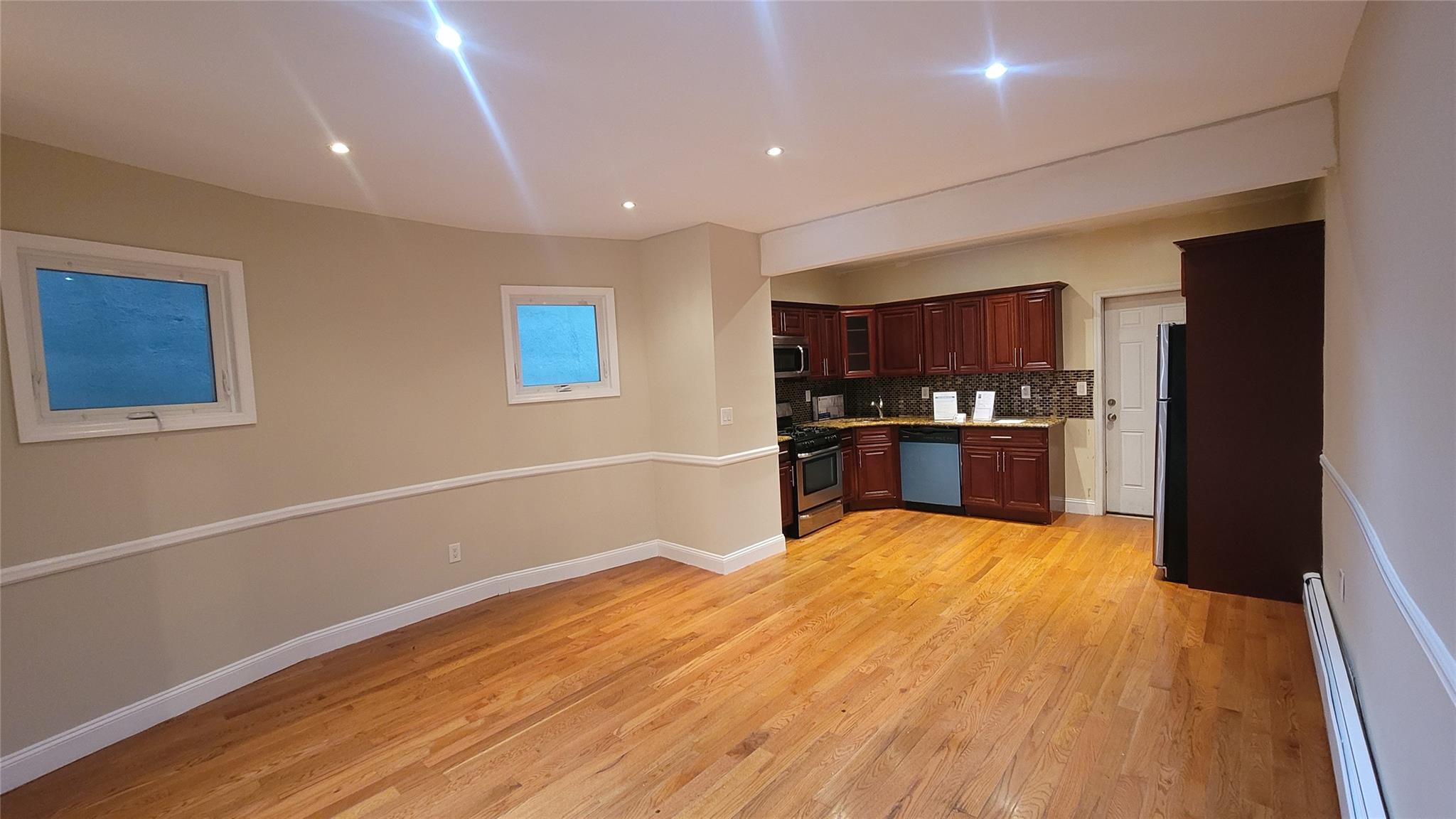 Rental Property at Hughes Avenue 1, Bronx, New York - Bedrooms: 3 
Bathrooms: 1 
Rooms: 6  - $3,800 MO.