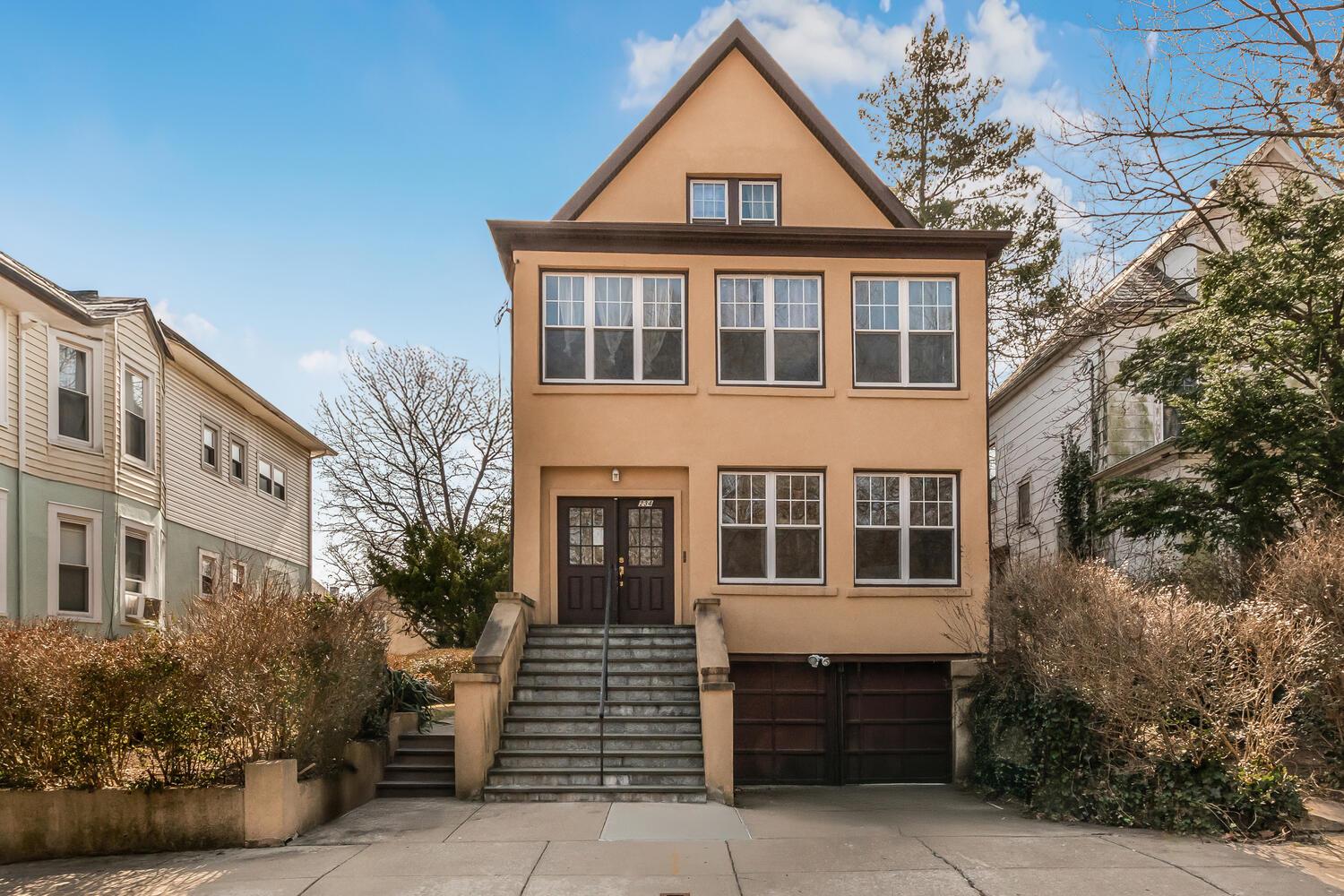 East 240th Street, Bronx, New York - 6 Bedrooms  
3 Bathrooms - 