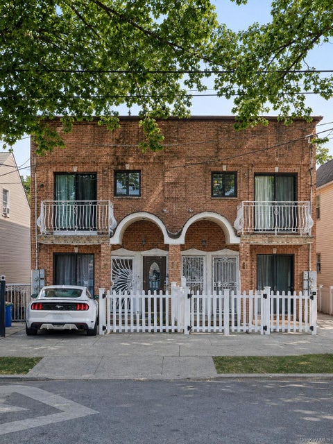 Multifamily For Sale - 1027 E 231st Street<br/> Bronx, NY 10466