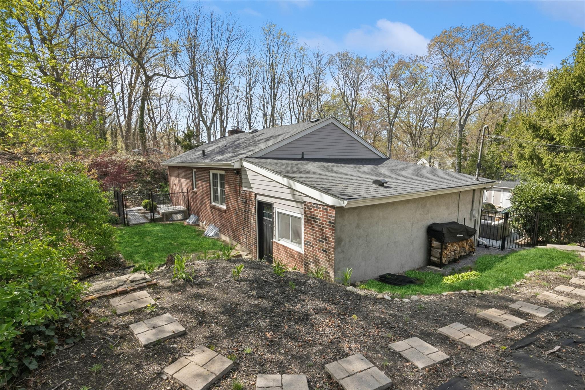 109 Centerport Road, Centerport, New York image 34