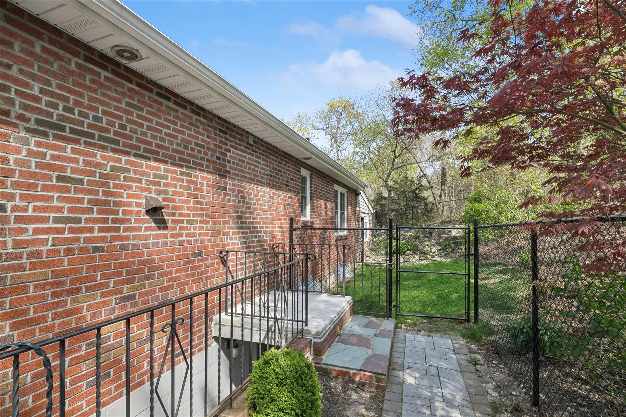 109 Centerport Road, Centerport, New York image 35