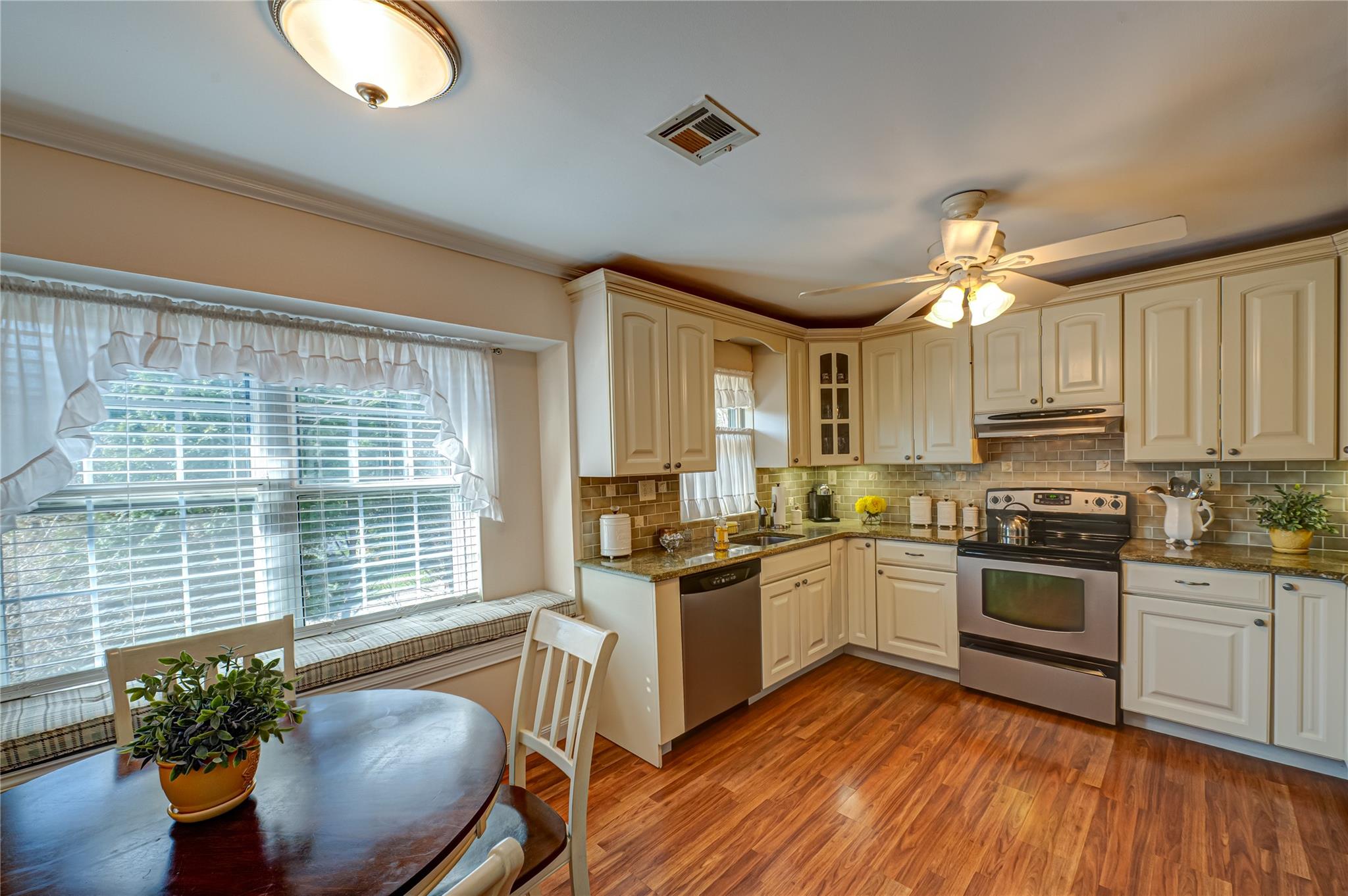 346 Woodbridge Drive #B, Ridge, New York image 3