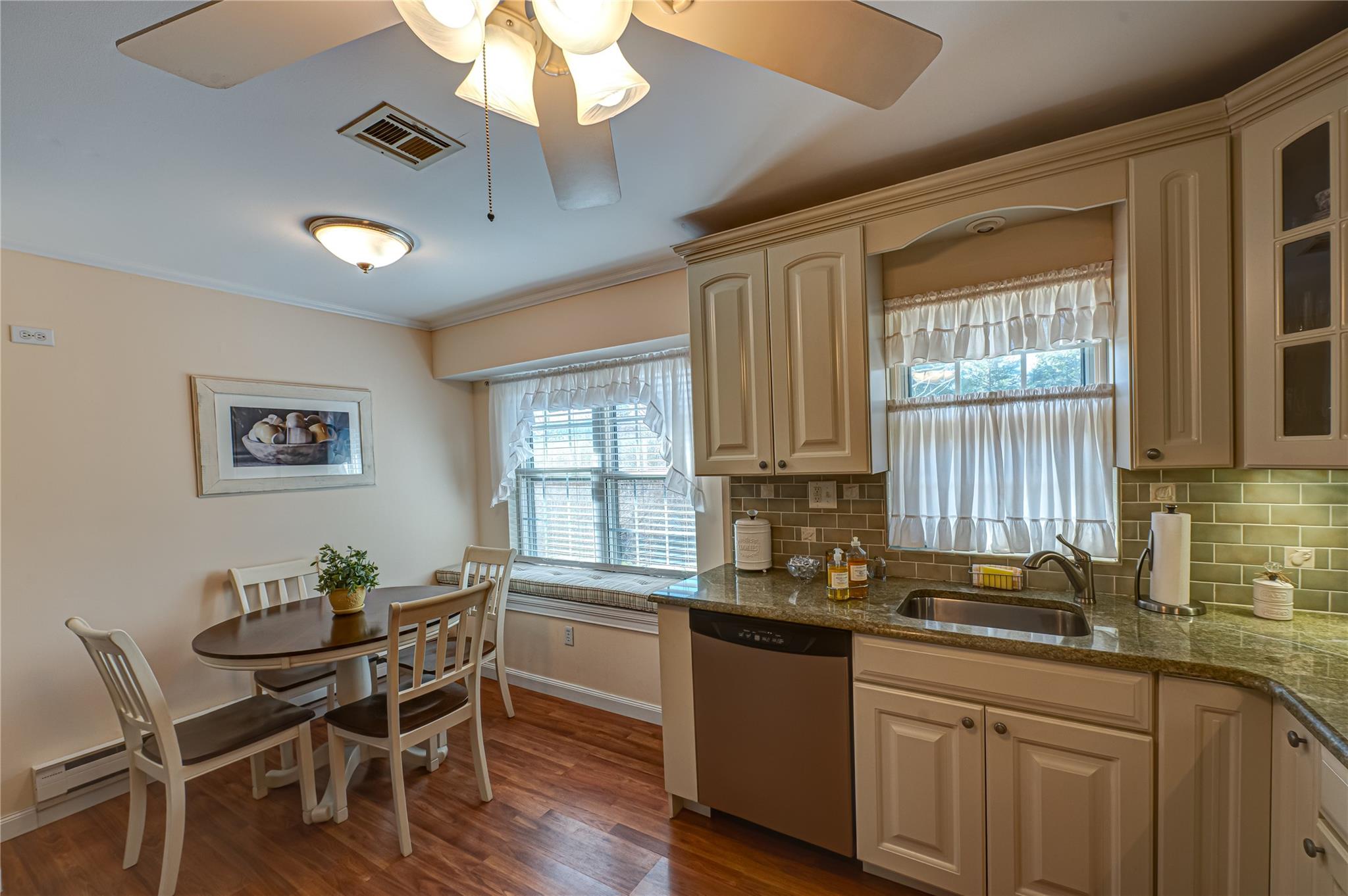346 Woodbridge Drive #B, Ridge, New York image 5