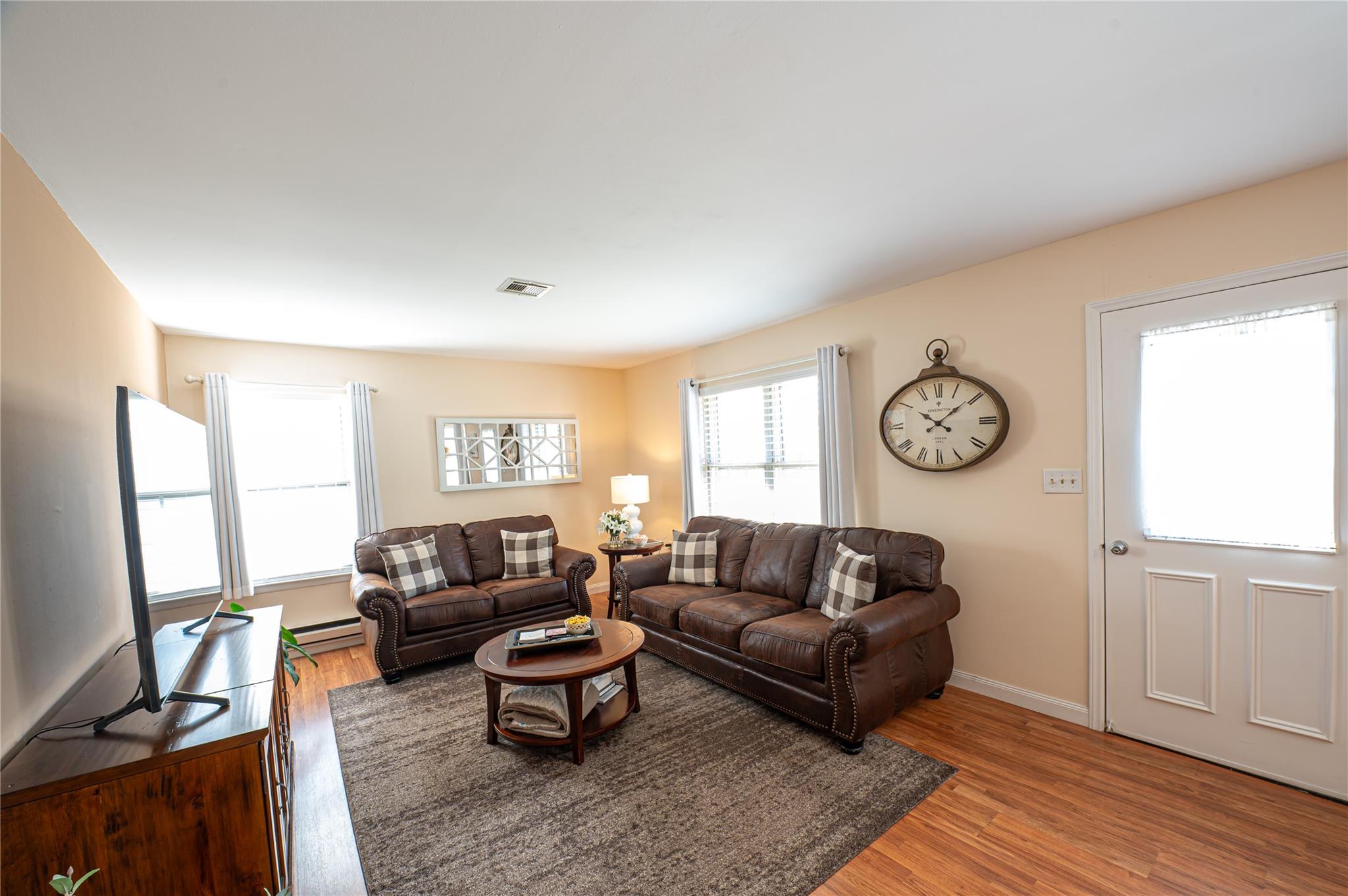346 Woodbridge Drive #B, Ridge, New York image 8