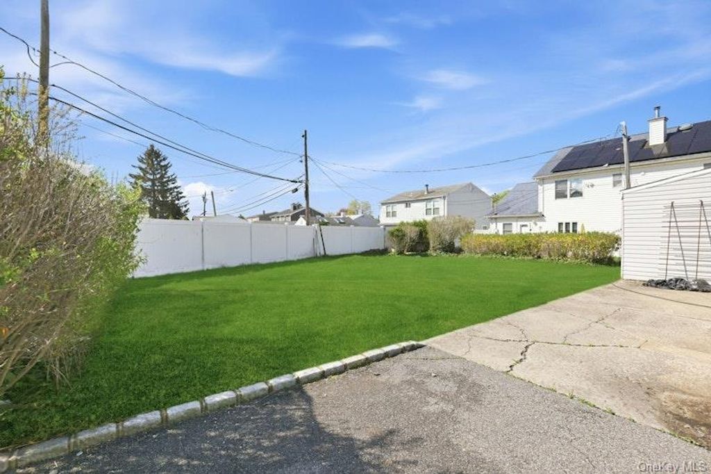 Photo of 4169 Iris Place, Bethpage, NY 11714 (MLS # 999648)