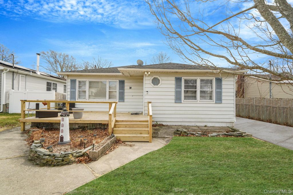 Photo of 74 Argyle Drive, Shirley, NY 11967 (MLS # 973907)