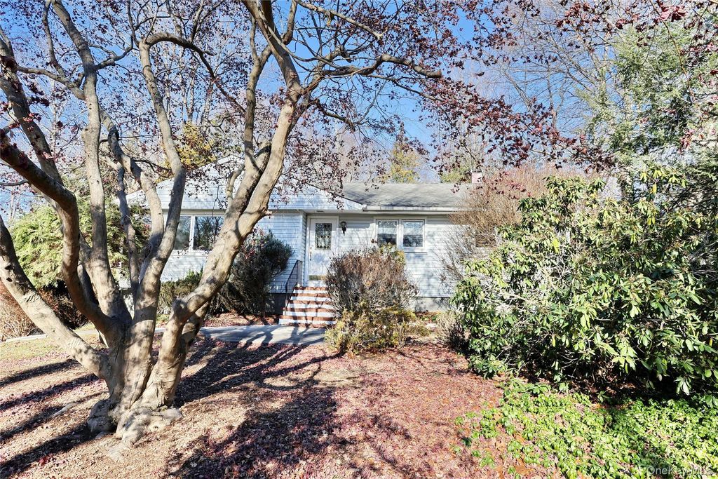 Photo of 160 Pascack Road, Chestnut Ridge, NY 10965 (MLS # 941637)