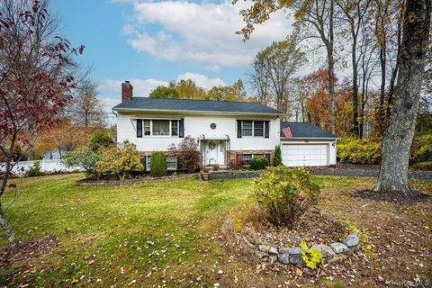 Photo of 20 Watson Way, Putnam Valley, NY 10579 (MLS # 930370) Photo of 20 Watson Way, Putnam Valley, NY 10579 (MLS # 930370)