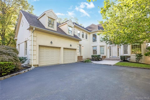 Homes For Sale - 61 Charney Court<br/> Manhasset, NY 11030