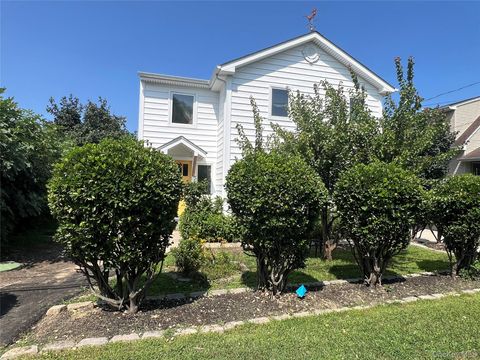 Photo of 1 Leo Street, Patchogue, NY 11772 (MLS # 924542)