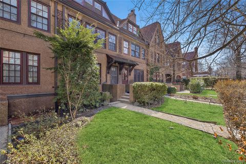 Homes For Sale - 46 Slocum Crescent<br/> Forest Hills, NY 11375