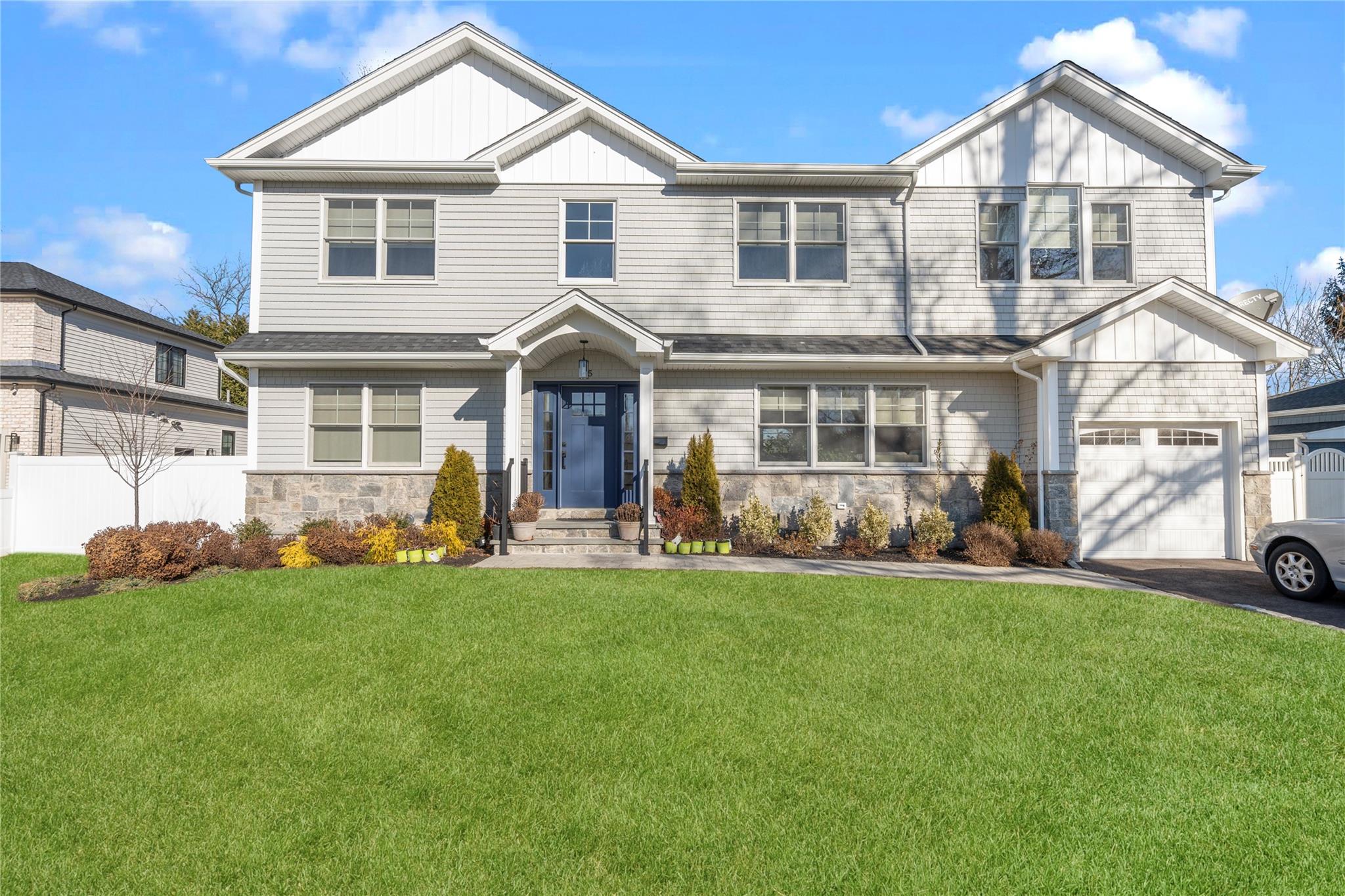 15 Frankie Lane, Old Bethpage, New York image 1