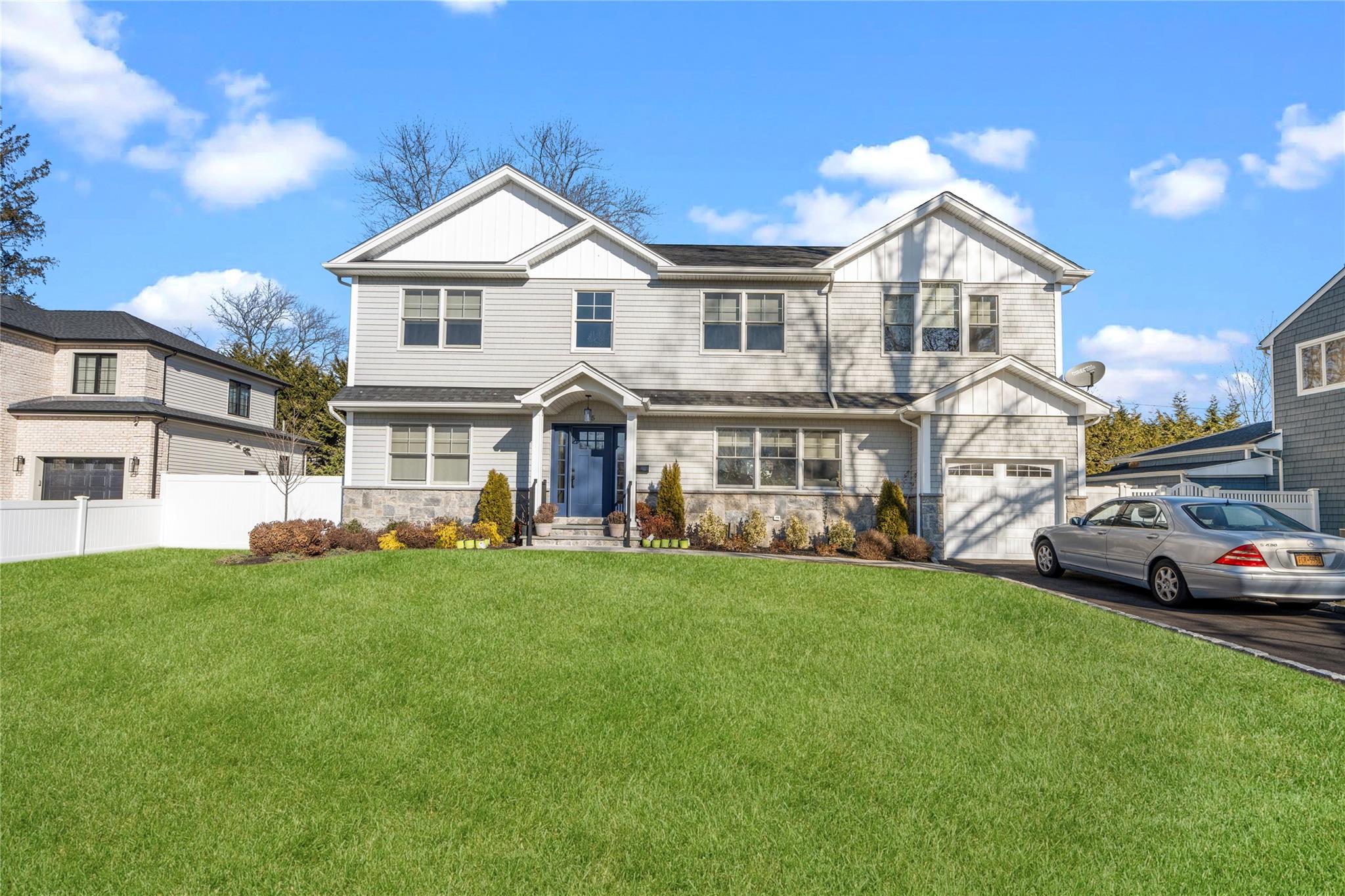 15 Frankie Lane, Old Bethpage, New York image 2