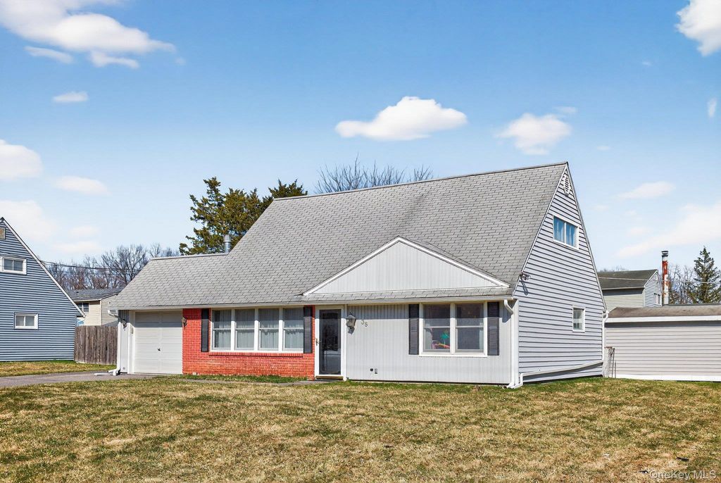 Photo of 38 Dunwoodie Drive, Kingston, NY 12401 (MLS # 977518)