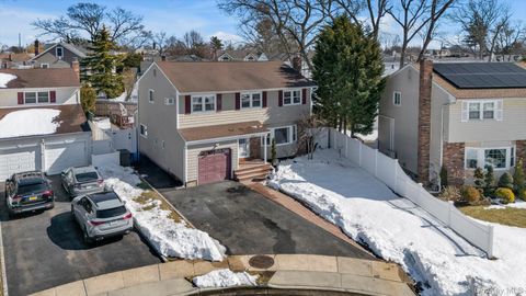 381 Robyn Place, East Meadow, NY 11554 - MLS#: 965690
