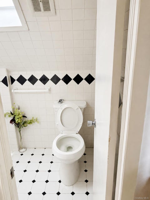 Apartment For Rent - 361 Twin S Lane Ln<br/> Nassau County, Wantagh, NY 11793
