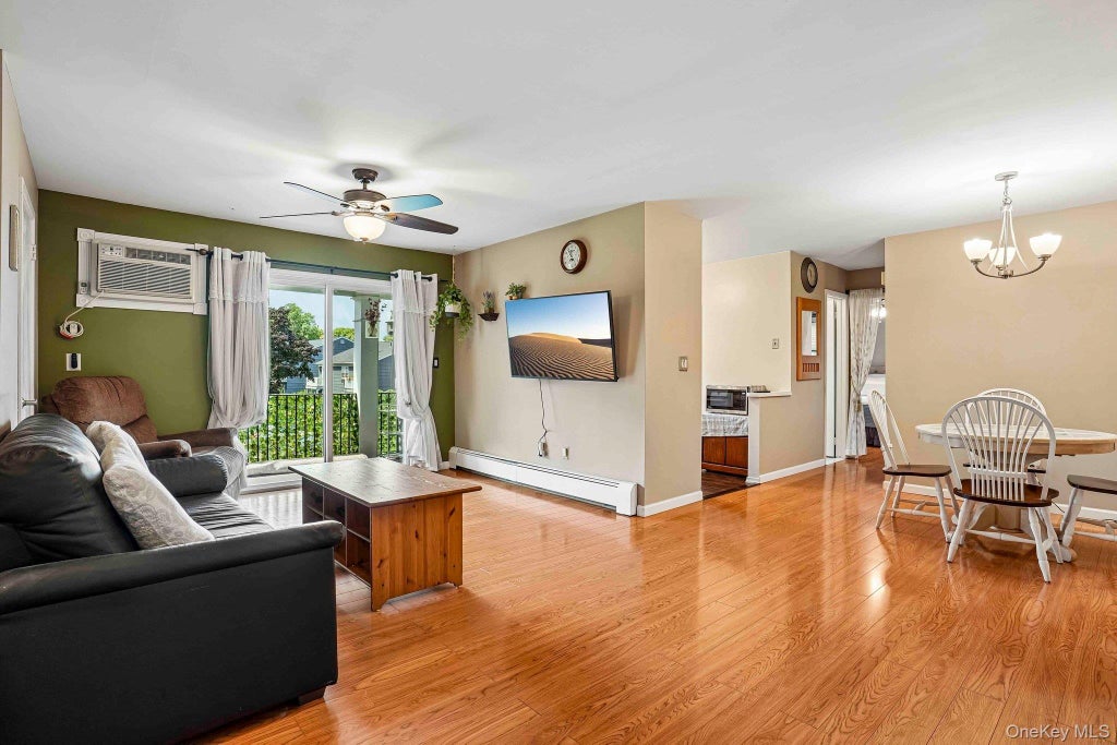 Photo of 15 Doxbury Lane, Suffern, NY 10901 (MLS # 1044001)