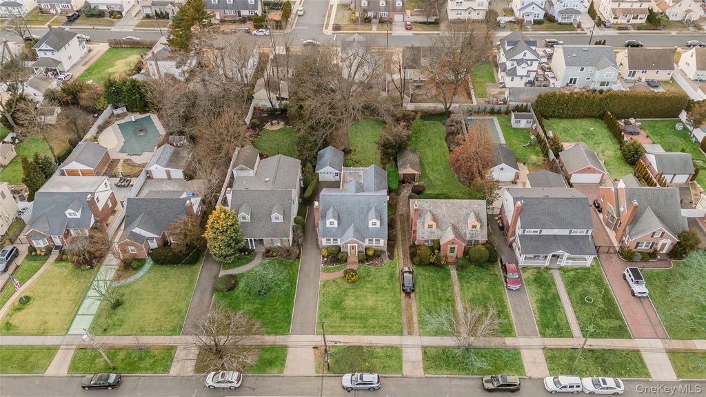 Photo of 449 Mineola Boulevard, Williston Park, NY 11596 (MLS # 961684)