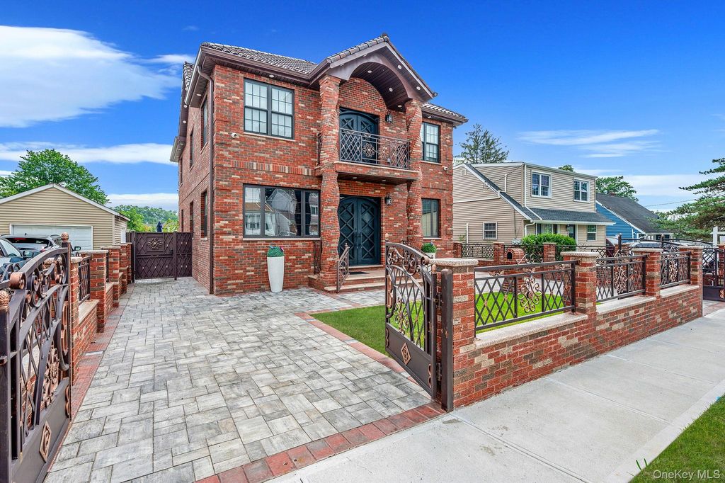 Photo of 183 Arthur Avenue, Floral Park, NY 11001 (MLS # 898511)