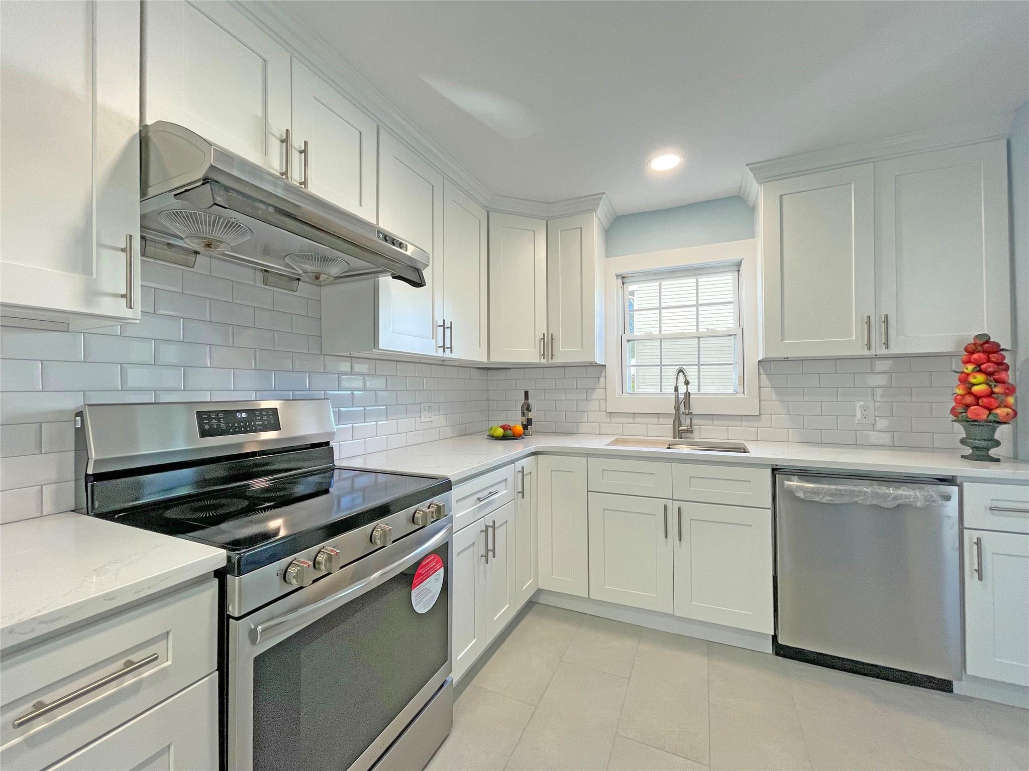 4 Walker Avenue, Syosset, New York image 7